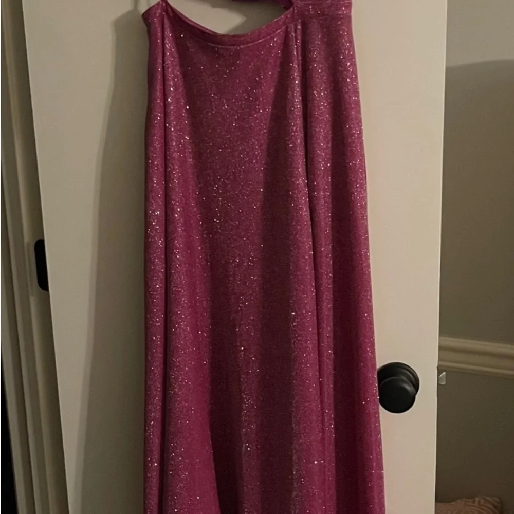 City Vibes magenta formal gown - Picture 10 of 10